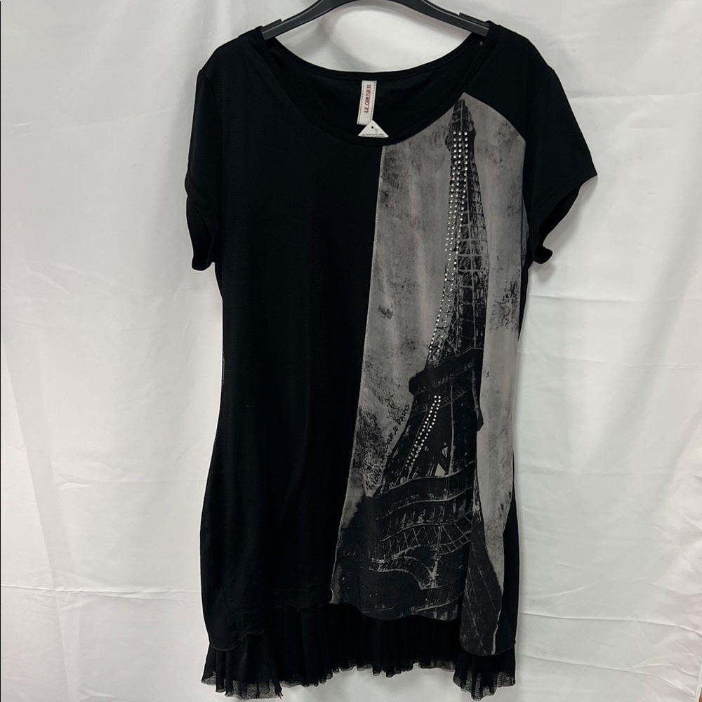 Elegant Black Eiffel Tower Graphic Tee
